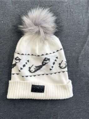 Cream Knit Pom Pom Beanie